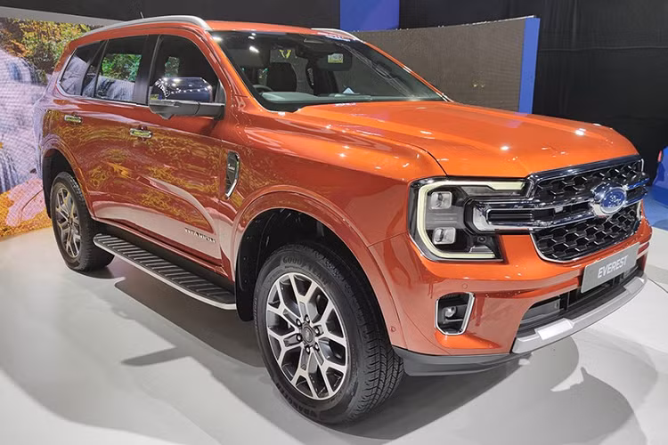 Ford Everest 2022 tu 997 trieu dong tai Thai Lan, sap ve Viet Nam