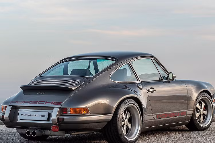 Hiện tại, giá xe Porsche 911 Kent Commission độ này vẫn chưa được công bố. Tuy nhiên với những chiếc xe độ từ thương hiệu Singer thì số tiền mà chủ sở hữu phải bỏ ra chắc chắn không hề rẻ để có thể “đem về nhà” một siêu phẩm độ độc nhất vô nhị.