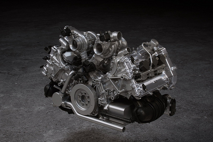 McLaren Artura được trang bị khối động cơ xăng V6, dung tích 3.0 lít, tăng áp kép, sẽ sản sinh ra công suất 577 mã lực. Chưa dừng lại đó, siêu xe hybrid này còn có thêm 94 mã lực nhờ động cơ điện mang đên. Như vậy, tổng công suất trên siêu xe McLaren Artura khi kết hợp động cơ xăng và điện là 671 mã lực.