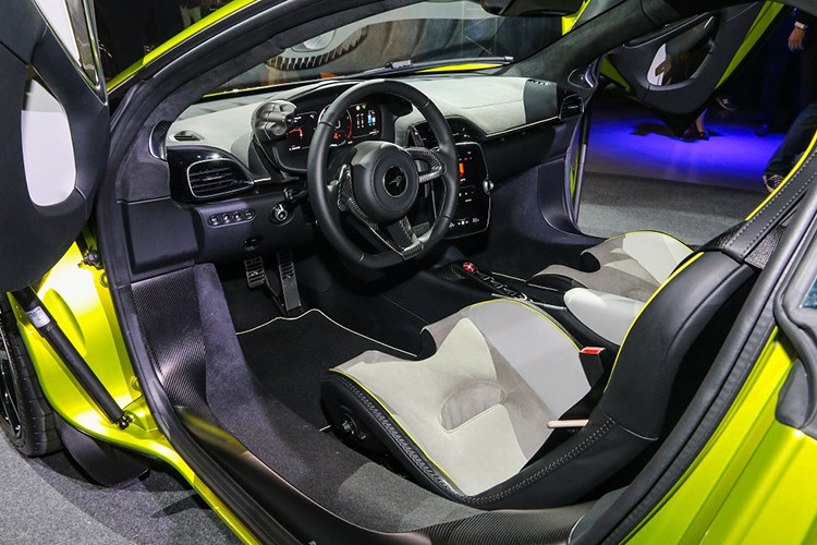 Công bố của đại lý McLaren Việt Nam cho thấy, dòng siêu xe McLaren Artura tại Việt Nam sẽ được bán ra với 4 phiên bản bao gồm tiêu chuẩn, Performance, TechLux và cuối cùng là Vision.