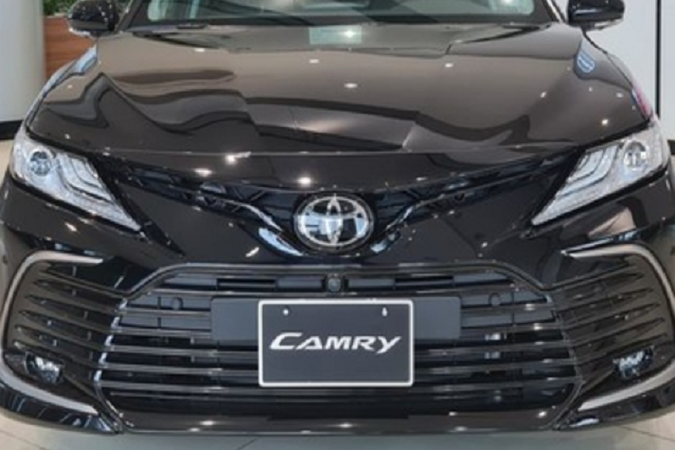 Hiện nay, giá xe Toyota Camry 2022 tại Việt Nam khi ra biển từ khoảng 1,2 tỷ đồng tùy phiên bản, nhưng với việc bốc được biển "ngũ quý 5" thì chủ xe có thể lập tức "lên đời" với Lexus ES (giá từ 2,55 tỷ đồng) mà vẫn còn dư tiền để làm nhiều việc khác.