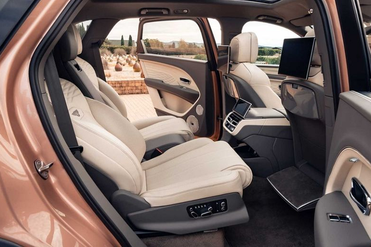 Công nghệ điều chỉnh tư thế là một hệ thống được Bentley nghiên cứu phát triển cùng các chuyên chuyên gia giải phẫu và vật lý trị liệu. Được đo đạc bằng các thuật toán phức tạp, 177 chế độ thay đổi áp suất riêng lẻ trên sáu vùng áp suất độc lập sẽ tự động căn chỉnh để thay đổi hình dạng bề mặt của ghế tạo cảm giác dễ chịu tuyệt đối cho khách hàng, kể cả trên những chuyến đi dài.