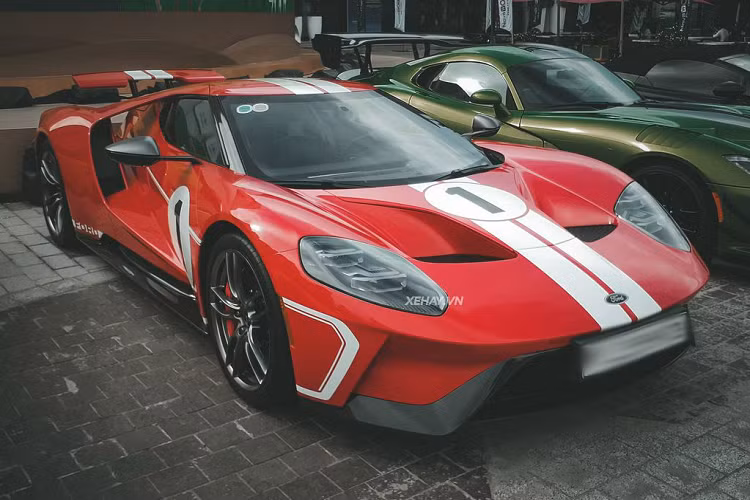 Cung cấp “sức mạnh” cho Ford GT ’67 Heritage Edition là khối động cơ EcoBoost V6, tăng áp kép, dung tích 3,5 lít, tạo ra công suất tối đa 647 mã lực và 746 Nm. Sức mạnh của xe được truyền tới cầu sau qua hộp số ly hợp kép 7 cấp Powershift. Nhờ đó, xe có thể tăng tốc 0-100km/h trong 3 giây và đạt vận tốc tối đa 348 km/h.