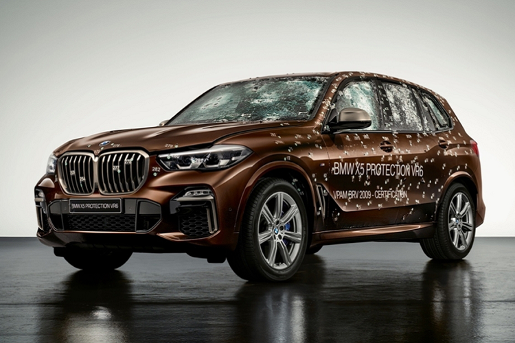 Theo hãng xe sang Đức, việc tích hợp những vật liệu và trang bị an toàn cho chiếc BMW X5 Protection VR6 2022 mới đã được tính toán ngay trong quá trình phát triển mẫu X5 thế hệ mới nhất. Toàn bộ quá trình phát triển mẫu SUV chống đạn hạng sang này được thực hiện theo những tiêu chuẩn khắc khe của tập đoàn BMW.