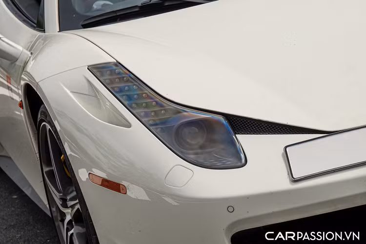 Tại thị trường trong nước, giá xe Ferrari 458 Italia đã qua sử dụng có giá bán khoảng 10 tỷ đồng, trong khi đó phiên bản mui xếp 458 Spider sẽ có giá nhỉnh hơn đôi chút. Tuy nhiên hiện nay không dễ để sở hữu một chiếc 458 bởi các chủ nhân của mẫu xe này thường có xu hướng sưu tầm và hiếm khi có ý định bán lại.