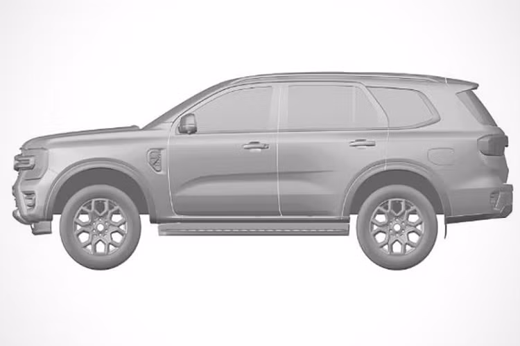 Sở dĩ người ta cho rằng đây là Ford Everest Wildtrak vì xe có một số chi tiết thiết kế giống Ranger Wildtrak. Theo đó, chiếc Ford Everest trong hình ảnh rò rỉ đi kèm 2 nẹp tạo thành hình chữ "X" trên đầu xe. Đây vốn là đặc điểm nhận dạng của Ford Ranger 2022 bản Wildtrak cao cấp nhất. Dự kiến, 2 nẹp này của Ford Everest Wildtrak 2023 cũng sẽ được sơn màu đen tương tự Ranger Wildtrak mới.