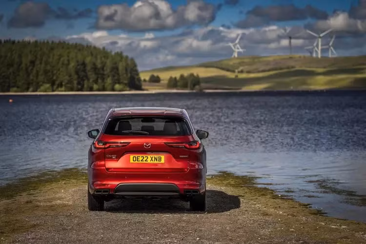 Giám đốc điều hành Mazda Australia Vinesh Bhindi cho biết, “CX-60 đại diện cho một chương mới của Mazda, với một nền tảng hoàn toàn mới, công nghệ plug-in hybrid đầy đủ.