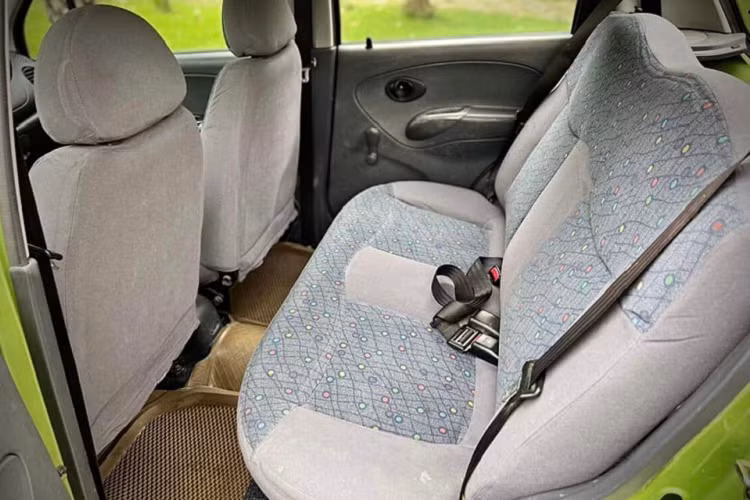 Daewoo Matiz không chỉ là chiếc xe cỡ nhỏ giá rẻ, nó còn là một chiếc xe đi phố tiết kiệm xăng. Với động cơ 0,8 lít, 3 xi lanh có công suất 51 mã lực, xe chỉ tiêu thụ từ 6-7 lít xăng/100 km đường đô thị.