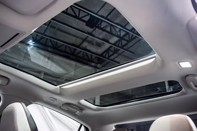 Động cơ này tạo ra công suất tối đa 238 mã lực và mô-men xoắn cực đại 376 Nm. Sức mạnh được truyền tới cầu trước thông qua hộp số tự động 8 cấp. Nhờ đó, xe có thể đạt vận tốc tối đa 220 km/h.