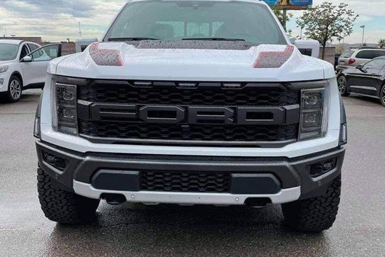 Nhìn chung, mẫu bán tải này cân bằng được nhiều yếu tố như thiết kế hầm hố đẹp mắt, động cơ mạnh mẽ, khả năng vận hành off-road tối ưu mang đến trải nghiệm lái thú vị, bên cạnh khoang nội thất rộng rãi của dòng bán tải cỡ lớn còn phù hợp để phục vụ cho nhu cầu đi lại của gia đình.