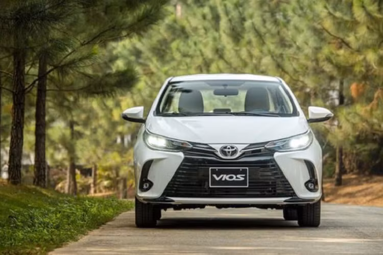 Theo vị chủ tịch này, hệ thống hybrid sẽ giúp xe hoạt động tốt, tiết kiệm nhiên liệu và chi phí thấp hơn. Trước đó, Toyota Vios 2023 thế hệ thứ 4 đã chính thức ra mắt tại thị trường Đông Nam Á ở 3 quốc gia Thái Lan, Lào và Indonesia với nhiều nâng cấp đắt giá.