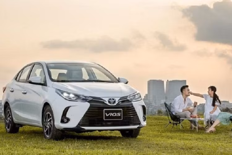 Ngoài Toyota Vios phiên bản Hybrid, vị đại diện lãnh đạo Toyota Châu Á Thái Bình Dương cũng tiết lộ, các mẫu sedan hạng A và B bán chạy nhất của hãng đều sẽ được phát triển thêm phiên bản hybrid.