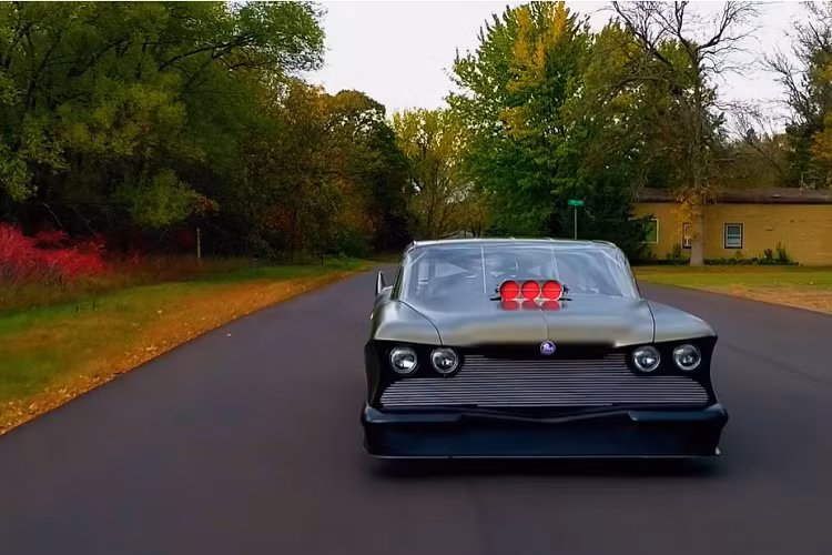 Friedrich cũng là một thợ chế tạo khung gầm và xe độ có kinh nghiệm - một kỹ năng mà anh ấy có được từ Don Ness, một chuyên gia chế tạo xe đua drag nổi tiếng ở Minnesota.