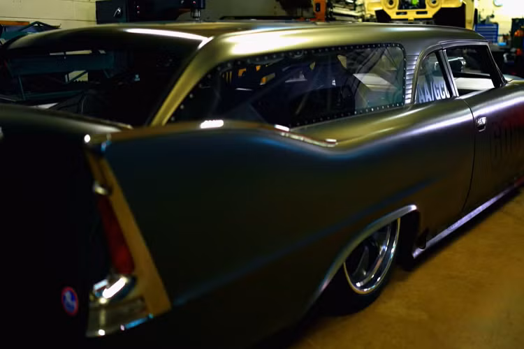 Điều thú vị, Project 606 được chế tạo để rất nặng, vì vậy thân vỏ của nó hoàn toàn là bằng kim loại. Theo Friedrich, điều này nhằm thúc đẩy thêm lực bám cho xe, một yếu tố cần thiết cho quá trình chạy tốc độ cao.