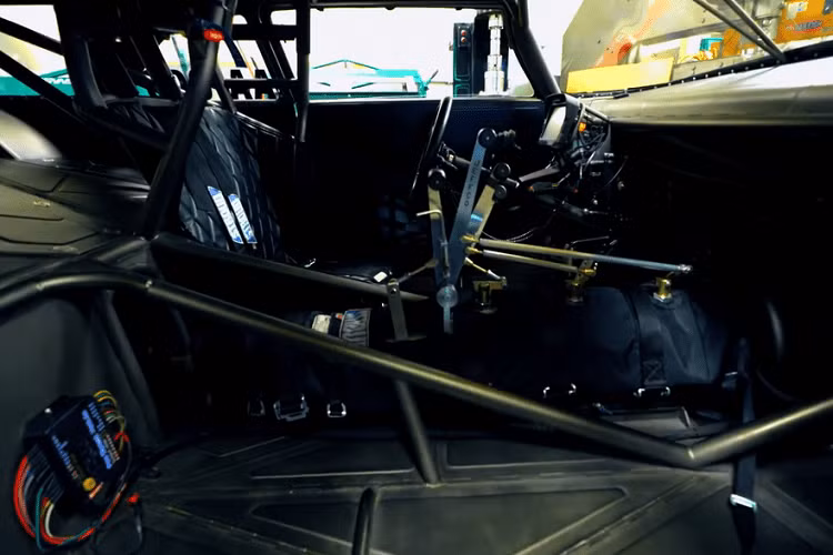 Mục tiêu của Friedrich là lái xe từ Cedar, Minnesota xuống Bonneville Salt Flats (Bình nguyên Muối Bonneville) ở Utah, rồi đua lập kỷ lục tại đó và lái xe trở về nhà. Friedrich về cơ bản đã hoàn thành chuyện đó với chiếc Project 606 độ lết đất của mình, đạt tốc độ tối đa 256 km/h. Mặc dù không đạt được mục tiêu ban đầu là phá vỡ rào cản 322 km/h, Project 606 là một trong những chiếc xe đua tốc độ đất liền được chế tạo tuyệt vời, đáng để biết đến.