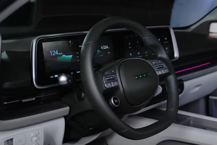 Trong khi đó, phiên bản Hyundai Ioniq 6 Long Range 2023 được chia thành 3 bản trang bị là Exclusive, Exclusive Plus và Prestige với mức giá 58,5 - 64,5 triệu Won (tương đương từ1,05 - 1,16 tỷ đồng).