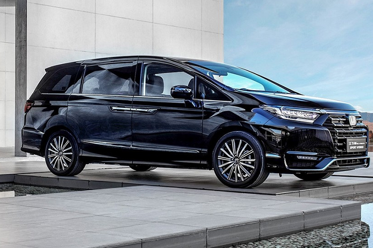 Nếu như Odyssey dành cho Trung Quốc là sản phẩm của liên doanh GAC Honda thì Elysion lại do liên doanh Dongfeng Honda lắp ráp. Không chỉ khác liên doanh, Honda Elysion 2022 còn sở hữu thiết kế thay đổi nhẹ so với Odyssey.