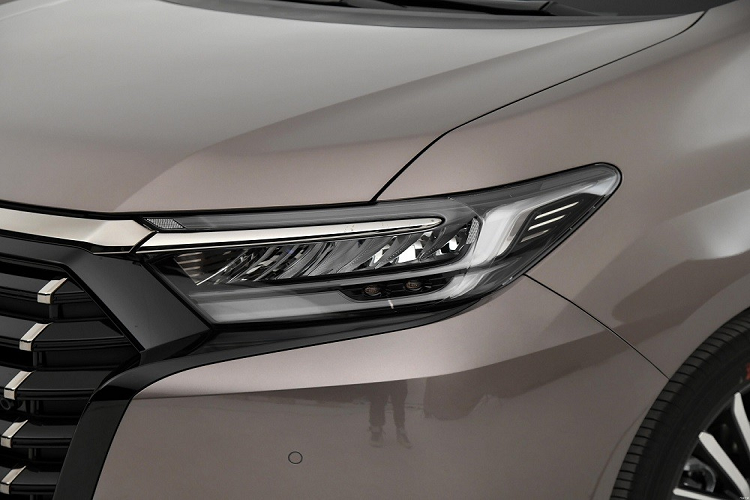 Trong khi đó, ở thị trường Mỹ và Trung Quốc, Honda Odyssey vẫn tiếp tục được phân phối. Thậm chí, Honda Odyssey tại thị trường Trung Quốc còn có "anh em song sinh" là Elysion. Mới đây, Honda Elysion 2022 mới đã chính thức trình làng tại thị trường tỷ dân này như đối thủ của Kia Carnival và Hyundai Custo.