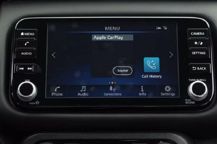 Ngoài ra, Nissan Kicks 2022 còn có ba cổng USB tiện lợi, cổng USB-C trên bản SV/SR, và bộ công nghệ an toàn Nissan Safety Shield 360, bao gồm tính năng phanh tự động phía sau.