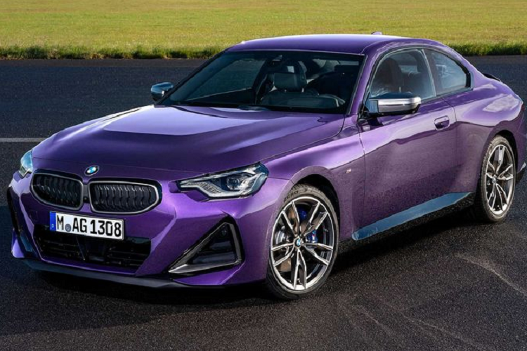 3.BMW: Thundernight Metallic Màu ngoại thất Thundernight Metallic mới được BMW cung cấp trong nhóm màu ngoại thất tùy chọn của BMW 2-Series. Mức phụ phí cho màu ngoại thất này là 550 USD (khoảng 12 triệu VNĐ).