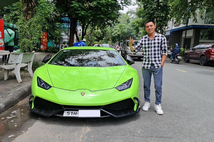 Cuối cùng, chàng thanh niên đến từ vùng đất đỏ Bazan đã lắp cho xe bộ mâm 5 chấu kép hình chữ Y mô phỏng dàn chân của siêu xe hiệu suất cao Lamborghini Huracan Performante đã có ít nhất một chiếc cập cảng Việt Nam nhưng được cho là sau đó đã tái xuất vì không tìm thấy người mua.