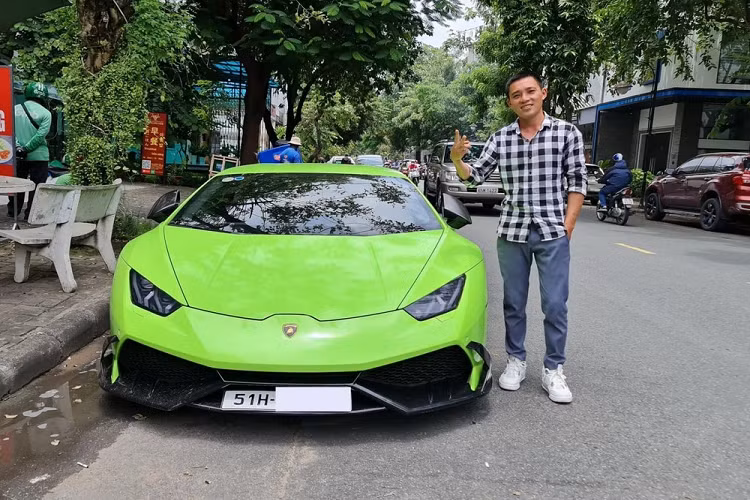 Cuối cùng, chàng thanh niên đến từ vùng đất đỏ Bazan đã lắp cho xe bộ mâm 5 chấu kép hình chữ Y mô phỏng dàn chân của siêu xe hiệu suất cao Lamborghini Huracan Performante đã có ít nhất một chiếc cập cảng Việt Nam nhưng được cho là sau đó đã tái xuất vì không tìm thấy người mua.