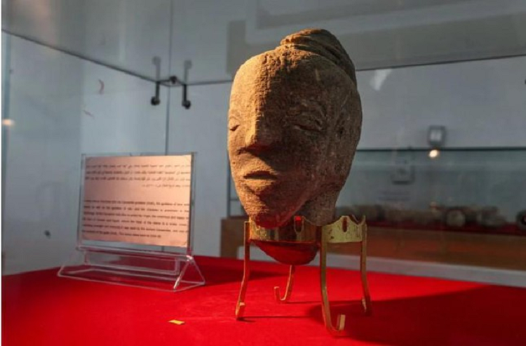 Bat ngo dao duoc tac pham dieu khac nu than quy gia 4.500 nam tuoi-Hinh-5