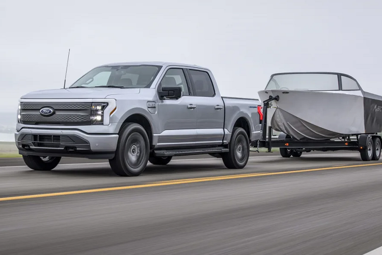 Thông tin chúng tôi có được, một công ty nhập khẩu tư nhân đã chia sẻ có kế hoạch mang xe F-150 Lightning về nước vào năm sau nhưng chưa rõ thuộc bản nào.