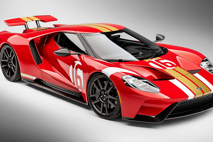 Tương tự như những phiên bản kỷ niệm trước đó, mẫu Ford GT Heritage Edition 2022 này được tung ra, nhằm vinh danh chiến thắng lẫy lừng của những chiếc xe Mỹ tại giải đua 24 Le Mans - nơi mà trước đó, vốn chỉ là sân khấu độc diễn của ngựa chồm nước Ý Ferrari.
