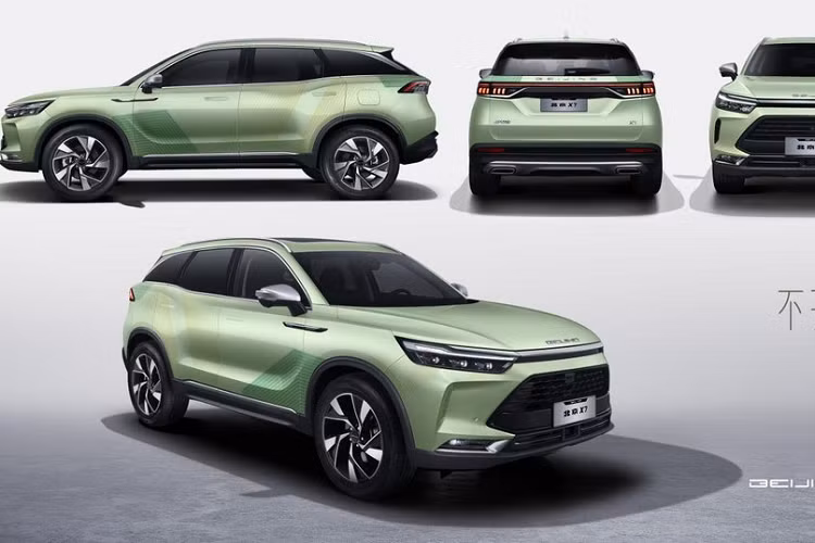 Nếu chọn King Bed Room, khách hàng sẽ nhận về Beijing X7 Flatbed Homestay sơn màu xanh Banana Green và đi kèm một chiếc giường 2,8 m để nằm ngủ trong xe. Giường này đi kèm đầy đủ đệm, ga, gối và chăn. Ngoài ra, phiên bản King Bed Room còn có những phụ kiện như thảm gấp, ghế gấp và bộ lò nướng.