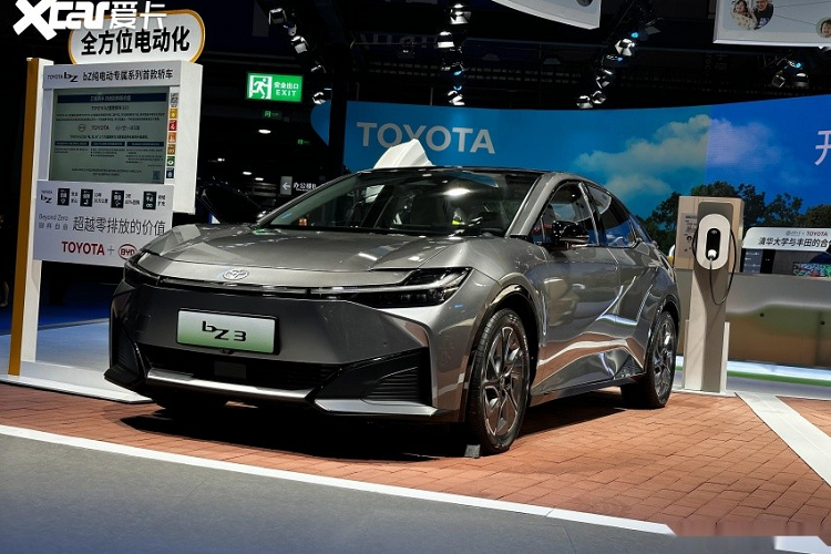 Tuy là xe Toyota nhưng bZ3 lại dùng mô-tơ điện và pin của hãng xe Trung Quốc BYD. Cụ thể, pin và mô-tơ điện của Toyota bZ3 do công ty con Fudi của hãng BYD sản xuất. Toyota bZ3 chỉ được trang bị 1 mô-tơ điện nằm trên cầu sau, tạo ra công suất tối đa 135 kW (khoảng 181 mã lực) hoặc 180 kW (241 mã lực), tùy phiên bản.