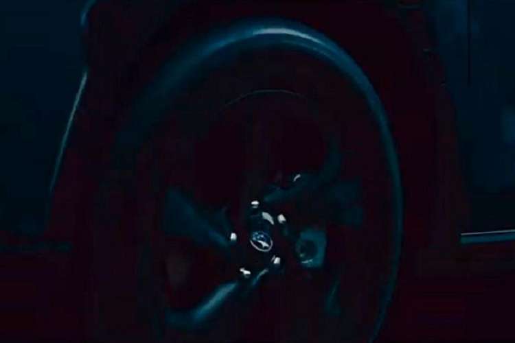 Ngay cả thiết kế bên sườn của mẫu SUV hạng B này cũng không thay đổi nhiều. Hãng Subaru chỉ bổ sung cột sau và cửa sổ dốc hơn trước, mang đến thiết kế thể thao hơn cho xe. Hiện chưa có hình ảnh nội thất của Subaru XV 2023. Tuy nhiên, rất có thể xe sẽ được trang bị bảng đồng hồ kỹ thuật số và màn hình cảm ứng trung tâm 11,6 inch nằm dọc giống Subaru WRX hay Outback mới.