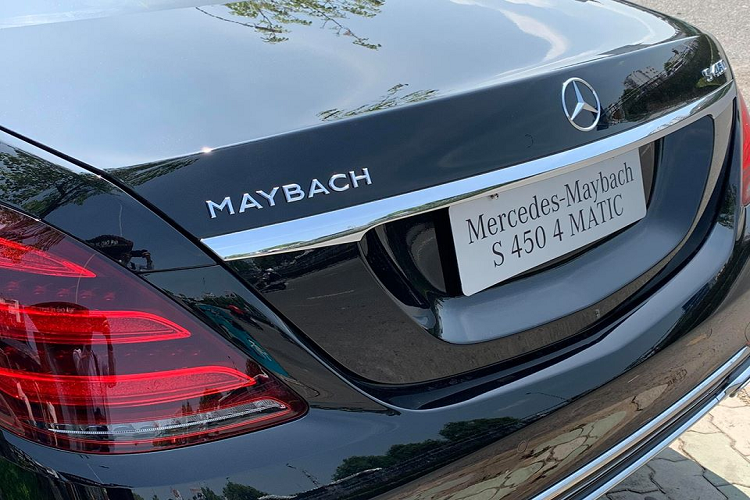 Mercedes-Maybach S450 4Matic cũng được rất nhiều người trong showbiz Việt hay các Hoa hậu và Á hậu sử dụng như Hoa hậu Đại Dương 2017 Lê Âu Ngân Khánh tậu xe chỉ vừa mới 25 tuổi, Lily Chen hay Ngọc Trinh còn chơi phiên bản cao cấp hơn là Mercedes-Maybach S560 4Matic...