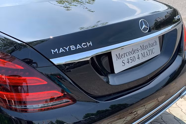 Mercedes-Maybach S450 4Matic cũng được rất nhiều người trong showbiz Việt hay các Hoa hậu và Á hậu sử dụng như Hoa hậu Đại Dương 2017 Lê Âu Ngân Khánh tậu xe chỉ vừa mới 25 tuổi, Lily Chen hay Ngọc Trinh còn chơi phiên bản cao cấp hơn là Mercedes-Maybach S560 4Matic...