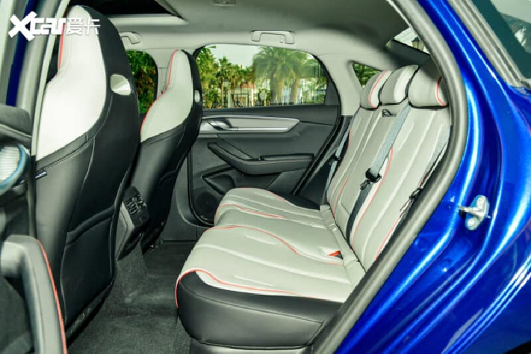 Xe trang bị động cơ có tên Xiaoyun, loại hybrid sạc ngoài, sử dụng kết hợp động cơ xăng 1.5L và mô-tơ điện. Động cơ xăng cho công suất 108 mã lực và mô-men xoắn 135 Nm. Trong khi đó, mô-tơ điện của phiên bản 55KM cho công suất 177 mã lực và mô-men xoắn 316 Nm, còn mô-tơ điện của phiên bản 120KM cho công suất 194 mã lực và mô-men xoắn 325 Nm. Theo công bố của BYD, xe chỉ tiêu hao 3,8 lít/100km.