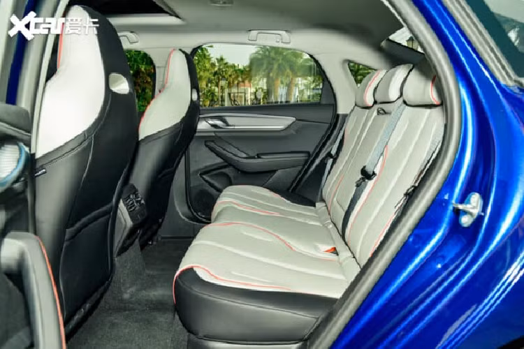 Xe trang bị động cơ có tên Xiaoyun, loại hybrid sạc ngoài, sử dụng kết hợp động cơ xăng 1.5L và mô-tơ điện. Động cơ xăng cho công suất 108 mã lực và mô-men xoắn 135 Nm. Trong khi đó, mô-tơ điện của phiên bản 55KM cho công suất 177 mã lực và mô-men xoắn 316 Nm, còn mô-tơ điện của phiên bản 120KM cho công suất 194 mã lực và mô-men xoắn 325 Nm. Theo công bố của BYD, xe chỉ tiêu hao 3,8 lít/100km.