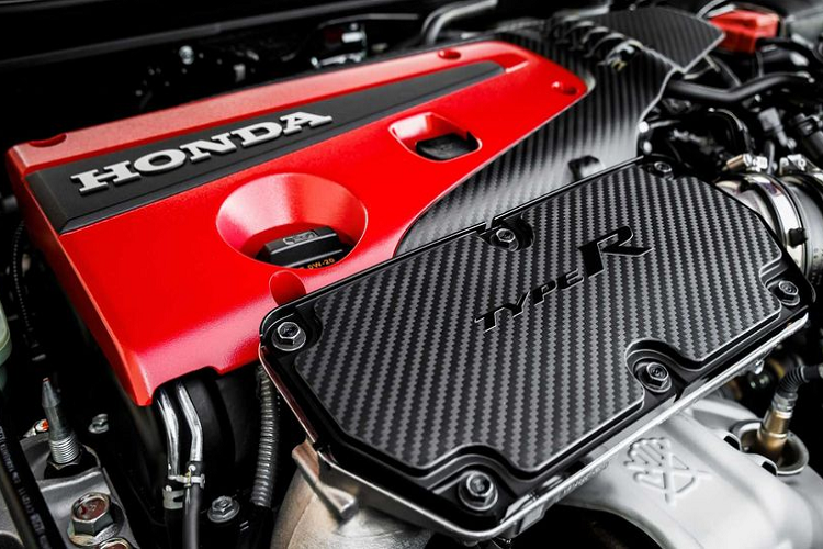 Mẫu Honda Civic Type R thế hệ thứ 6 ra mắt dựa trên mẫu Civic thế hệ thứ 11. Sau 25 năm, thế hệ thứ 6 vẫn bám sát khuôn mẫu được thiết lập từ thế hệ trước, xe vẫn mang kiểu dáng hatchback thay vì sedan.