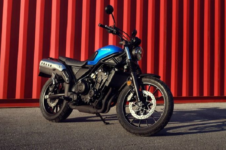 Khung kiểu lưới mắt cáo bằng thép hình ống vừa là tuyên bố về phong cách vừa là nền tảng để công việc xử lý dễ dàng.Hệ thống treo hành trình dài bao gồm phuộc ống lồng 41mm và giảm xóc sau có thể điều chỉnh khi xe bánh - trước 19 inch và sau 17 inch – khoác lên đó là lớp bọc hình khối lên xe.