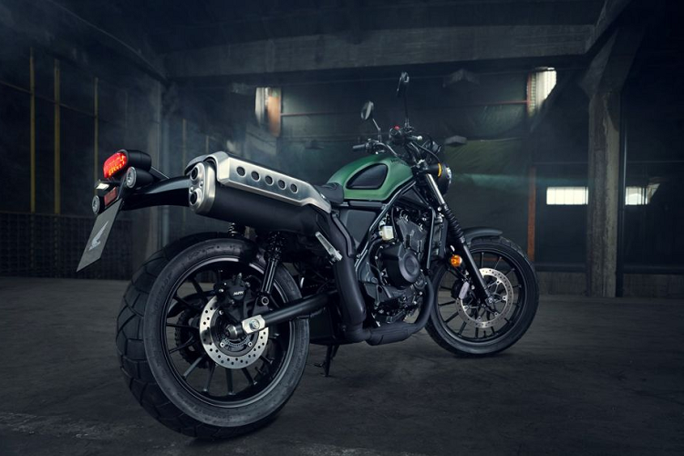 CL500 mang đến bản thiết kế màu sắc bắt mắt, cụ thể: màu da cam Candy Energy Orange, màu xanh lá cây Matt Laurel Green Metallic, màu xanh nước biển Candy Caribbean Blue Sea và màu đen Matt Gunpowder Black Metallic, và một loạt các màu phụ kiện chính hãng của Honda đã có sẵn để cá nhân hóa theo sở thích của chủ sở hữu.