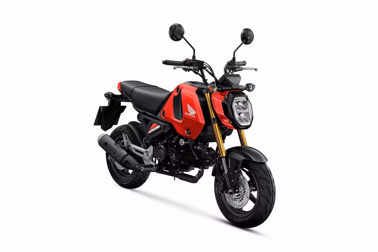 Cỗ máy mới nhất được hưởng lợi từ đối tượng mới là MSX125 Grom, với hai lựa chọn mới về màu sắc ở phiên bản 2023: màu xanh nước biển (Splendid Blue) và màu xám nhám (Matt Dim Grey Metallic), có bánh xe vàng độc đáo và tạo hình 'Big Logo'.