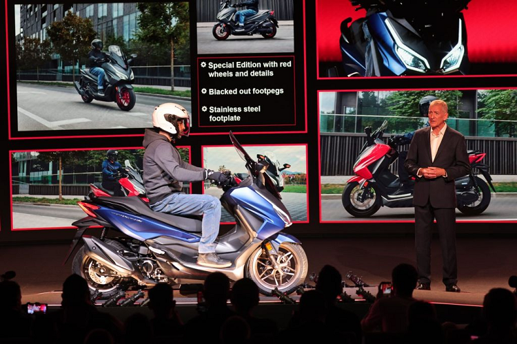  Honda Forza 125 và Forza 350 Cái tên Forza từ lâu đã trở thành một cái tên nổi bật trong các dòng sản phẩm hai bánh của Honda, dẫn đến sự kết hợp nâng cao giữa các yếu tố thể thao và thiết bị kết nối GT (phong cách thiết kế thể thao và nội thất sang trọng).