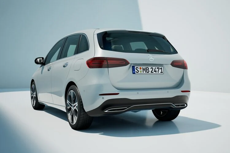 Các phiên bản PHEV cũng có thể sạc bằng bộ sạc DC 22 kW, giúp thời lượng sạc từ 10% đến 80% chỉ mất 25 phút. Động cơ điện cũng được nâng cấp thêm 5 kW và đạt tổng công suất 80 kW.