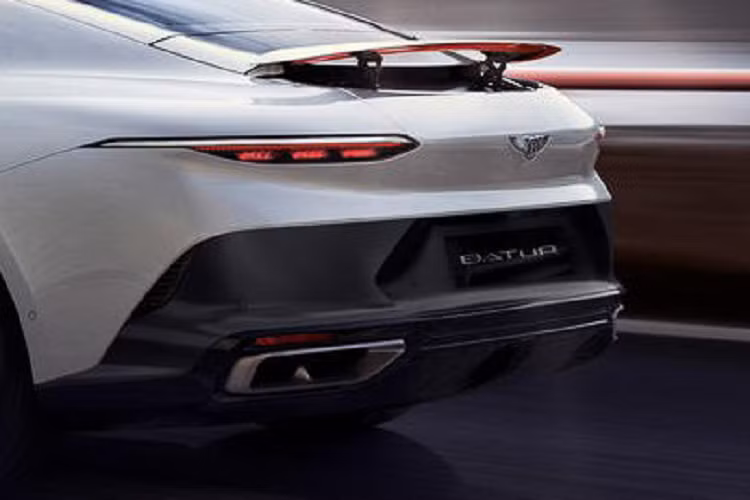 Giá xe Bentley Mulliner Batur khoảng 2 triệu USD (tương đương khoảng 46 tỷ đồng), được sản xuất với số lượng giới hạn chỉ 18 chiếc và tất cả đều đã có chủ nhân.