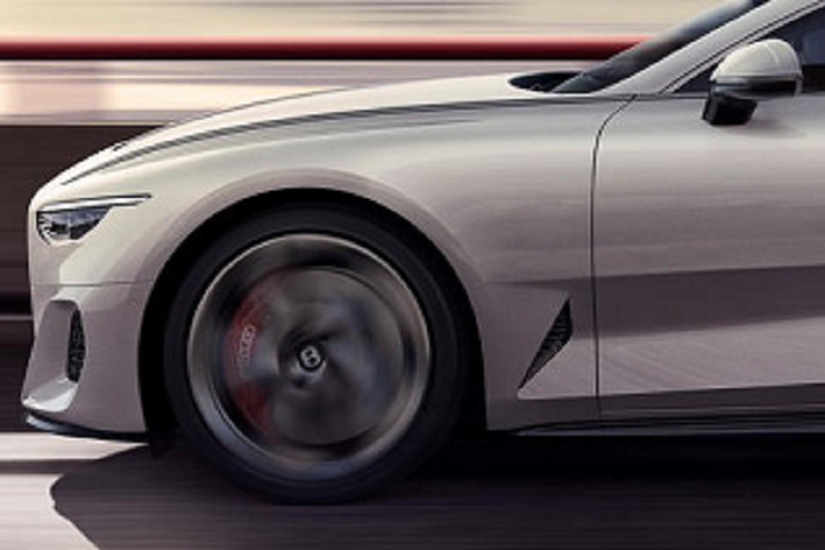 Giống như chiếc Bacalar trước đó, cái tên Bentley Mulliner Batur 2023 mới được đặt theo tên của một hồ nước tự nhiên tuyệt đẹp. Hồ Batur là một hồ miệng núi lửa sâu 88m, rộng 16 km2 ở Kintamani trên đảo Bali, Indonesia, nơi cung cấp nguồn nước giàu khoáng chất cho cả suối nước nóng và nông nghiệp tại địa phương.