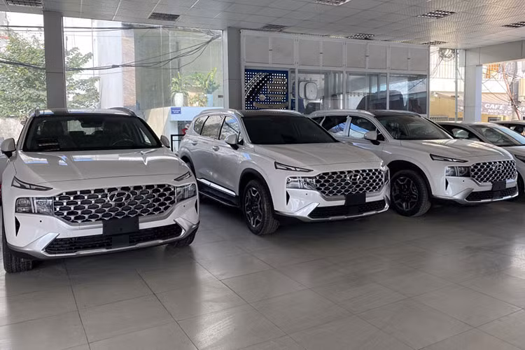 Việc được trang bị hệ truyền động hybrid cho Hyundai SantaFe hứa hẹn mang đến cho người dùng khả năng tiết kiệm nhiên liệu rất hấp dẫn.