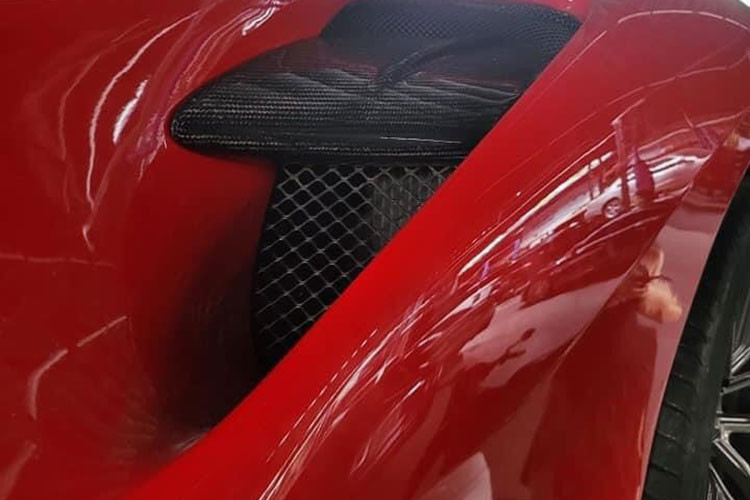 Người bán cũng cho biết cần tìm chủ mới cho chiếc siêu xe Ferrari 488 GTB độ body kit Misha Design này. Mức giá xe Ferrari 488 GTB độ Misha Design hết khoảng 3 tỷ đồng tức giá trị của xe chỉ 11,5 tỷ đồng, rất ổn so với mặt bằng chung hiện nay.