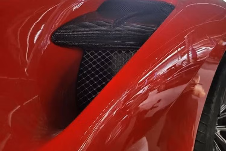 Người bán cũng cho biết cần tìm chủ mới cho chiếc siêu xe Ferrari 488 GTB độ body kit Misha Design này. Mức giá xe Ferrari 488 GTB độ Misha Design hết khoảng 3 tỷ đồng tức giá trị của xe chỉ 11,5 tỷ đồng, rất ổn so với mặt bằng chung hiện nay.