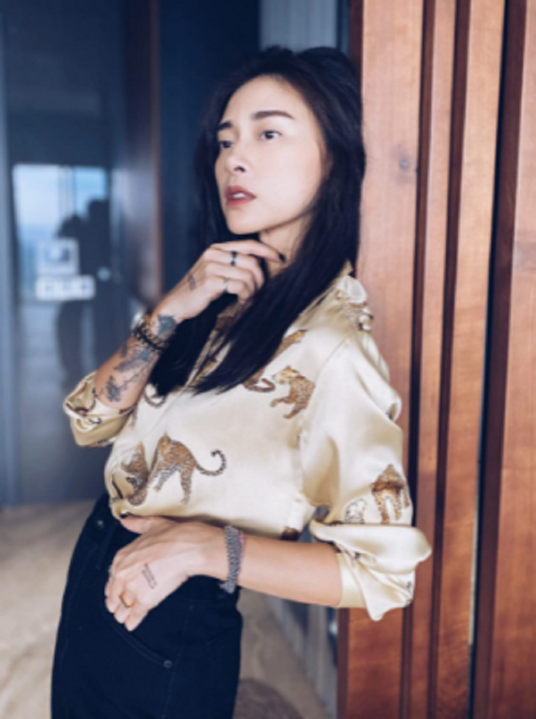 Ghim ngay 12 set do voi so mi cua my nhan Viet chang lo mac xau-Hinh-8