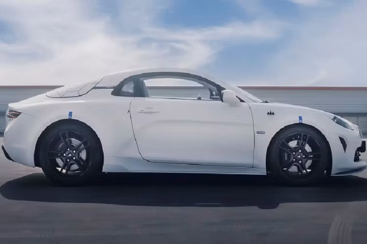 Mẫu xe được ra đời để kỉ niệm 60 năm chiếc xe A110 đầu tiên xuất hiện. Alpine A110 E-Ternite chạy điện sử dụng bộ pin 60 kWh cùng một động cơ điện, các kĩ sư đã phải thay đổi 12 mô-đun pin, đặt 4 mô-đun ở phía trước và 8 ở phía sau.