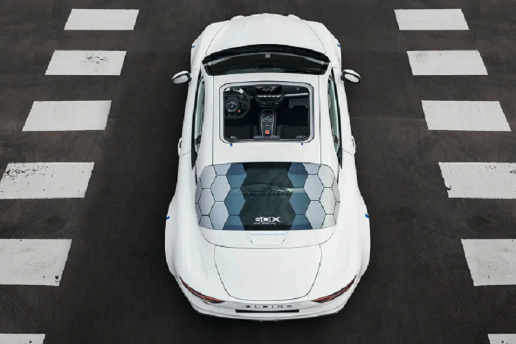 A110 E-Ternite có trọng lượng 1.378 kg, nặng hơn bản chạy xăng 258 kg nhưng nhẹ hơn Porsche 718 Boxster 22 kg